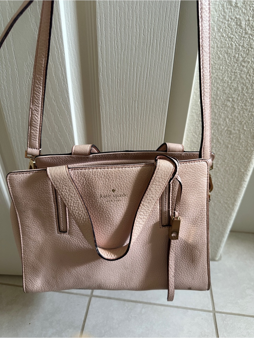 kate spade light pink pebbled leather satchel with crossbody strap.
